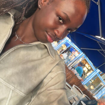 Babysitter in Lormont: Leila