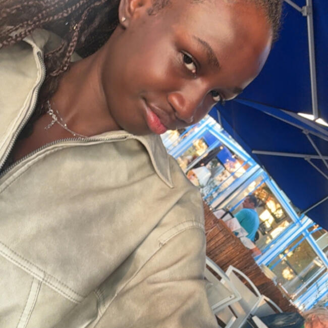 Babysitter in Lormont: Leila