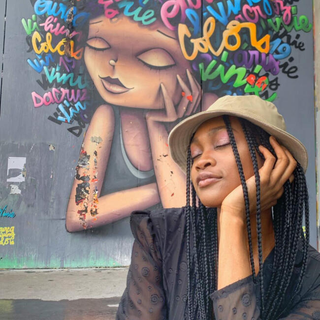 Babysitter in Paris: Aida