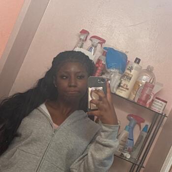 Babysitter Newark: Samiya