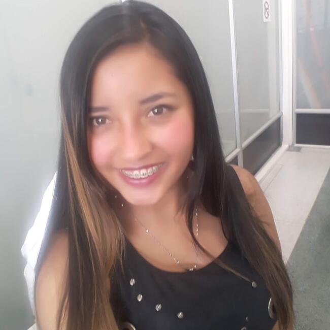 Babysitter in Borough of Queens: Andrea