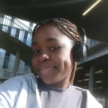 Babysitter in Champigny-sur-Marne: Malia