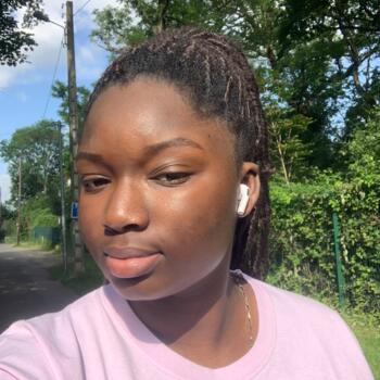 Babysitter in Sainte-Geneviève-des-Bois: Adjia