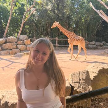 Babysitter in Tourcoing: Lea