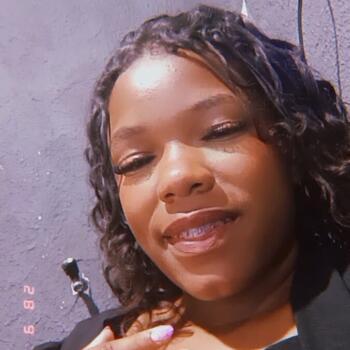 Babysitter in Bayeux: Andrielly