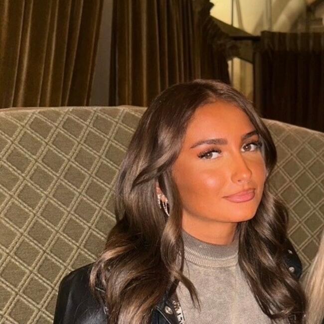 Babysitter in Levallois-Perret: Alyssa