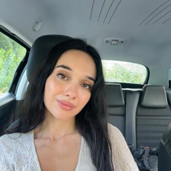 Babysitter in Saint-Jacques-de-la-Lande: Assia