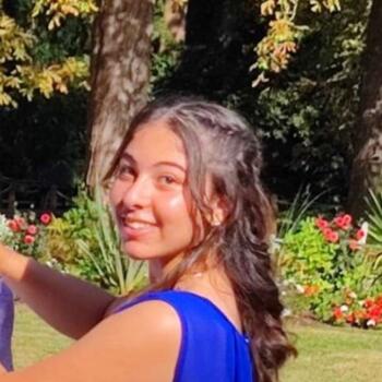 Babysitter in Saint-Avertin: Assia