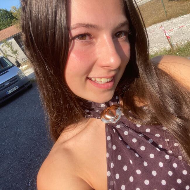 Babysitter in Parentis-en-Born: Lea
