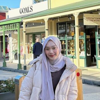 Babysitter in Auckland: Amni Husna