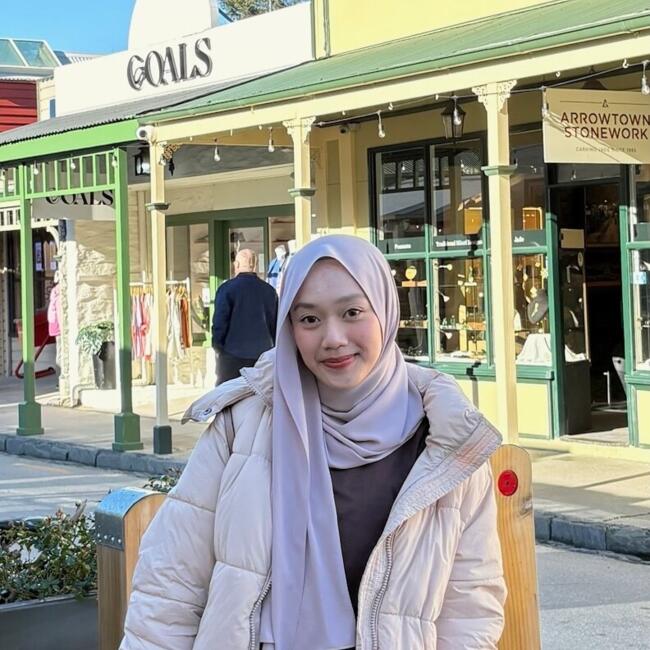 Babysitter in Auckland: Amni Husna