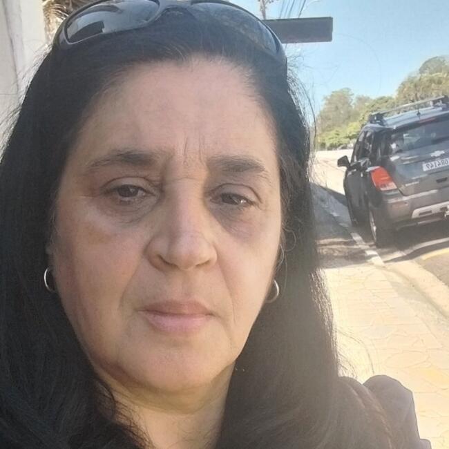 Babá em Vinhedo: Edna