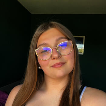 Babysitter in Chapelle-lez-Herlaimont: Jade