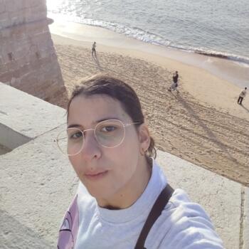 Babysitter em Belas: Teresa