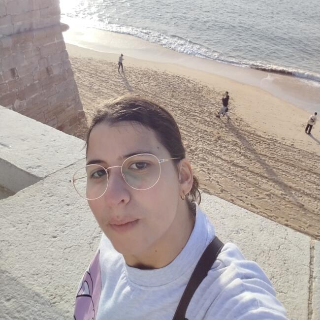 Babysitter in Belas: Teresa