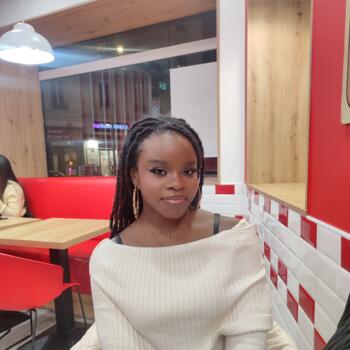 Baby-sitter Vénissieux: Abigail