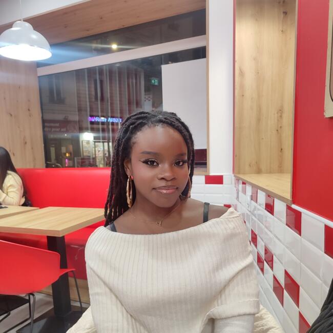 Babysitter in Vénissieux: Abigail