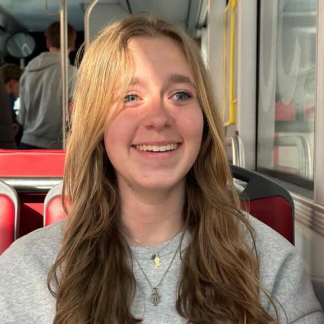 Babysitter in Dalhem: Lola