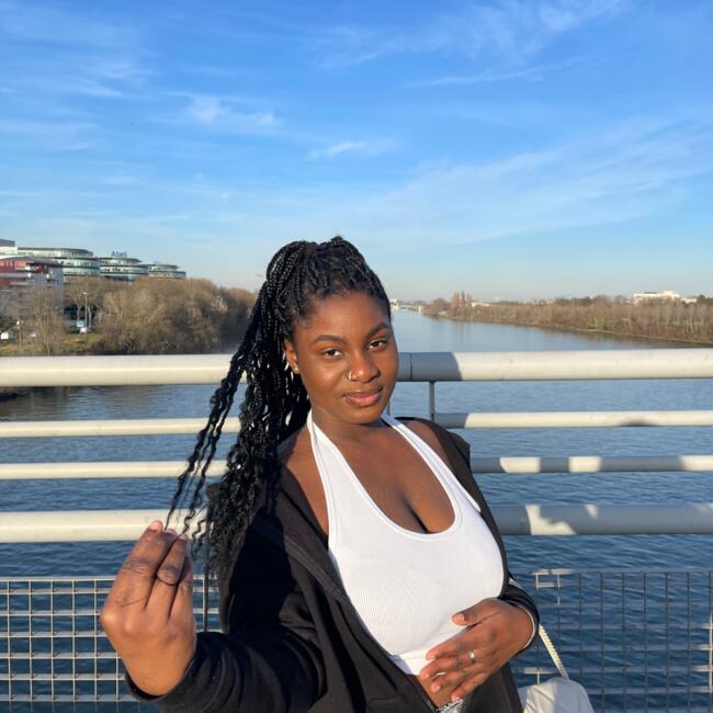 Babysitter in Saint-Denis: Alvyne