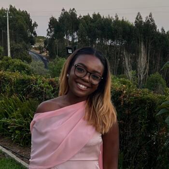 Babysitter in Mem Martins: Priscila