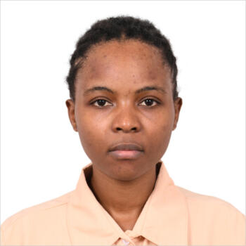 مربية أطفال الدوحة: Mwebaza