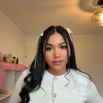 Babysitter in Sierre: Andrea carolina