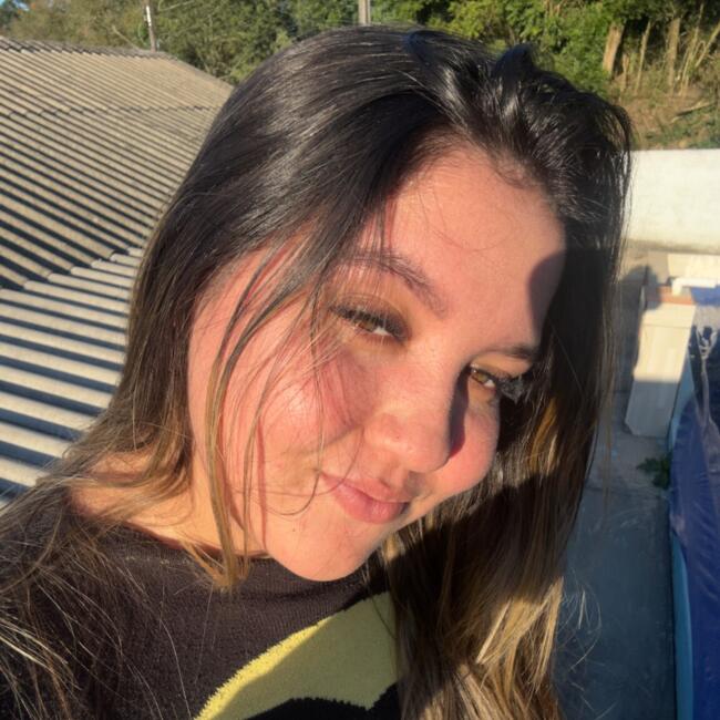 Emprego de babá em Ponta Grossa: Camila