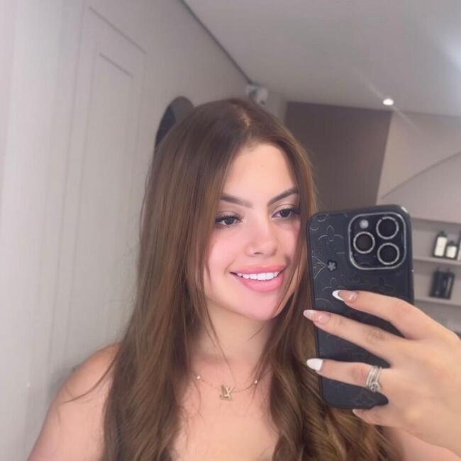 Babysitter in Campo Grande: Julia