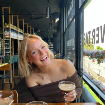 Baby-sitter in Newcastle: Olivia