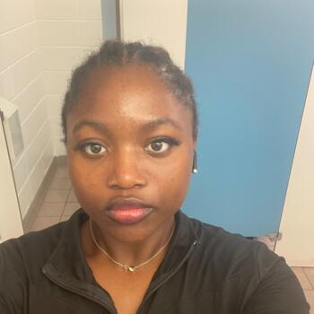 Baby-sitter in Greenfield Park: Maurine valery