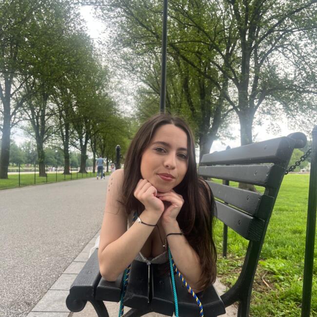 Babysitter in Derwood: Lily