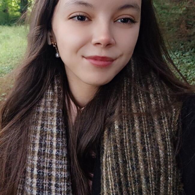 Babysitter in Paris: Kheloudja
