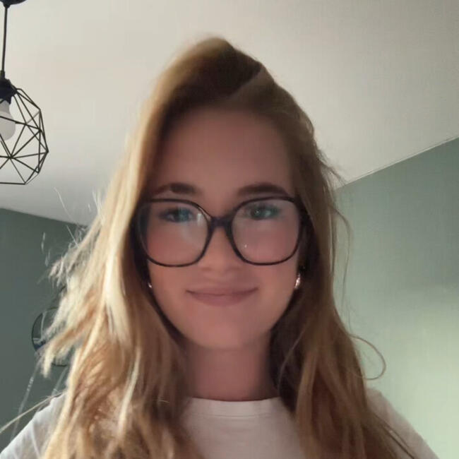 Baby-sitter à Dijon: Eline