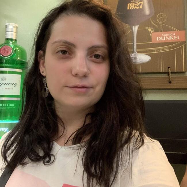 Babysitting job in Matosinhos Municipality: Aline