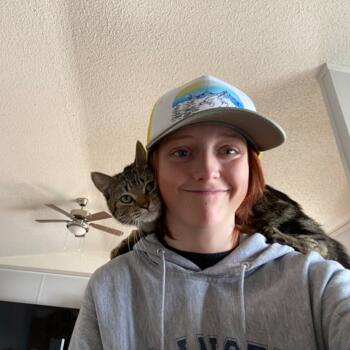 Baby-sitter in Edmonton: Addison