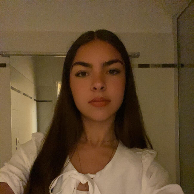 Babysitter in Clermont-Ferrand: Lola