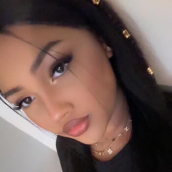 Babysitter in Sury-le-Comtal: Charlotte