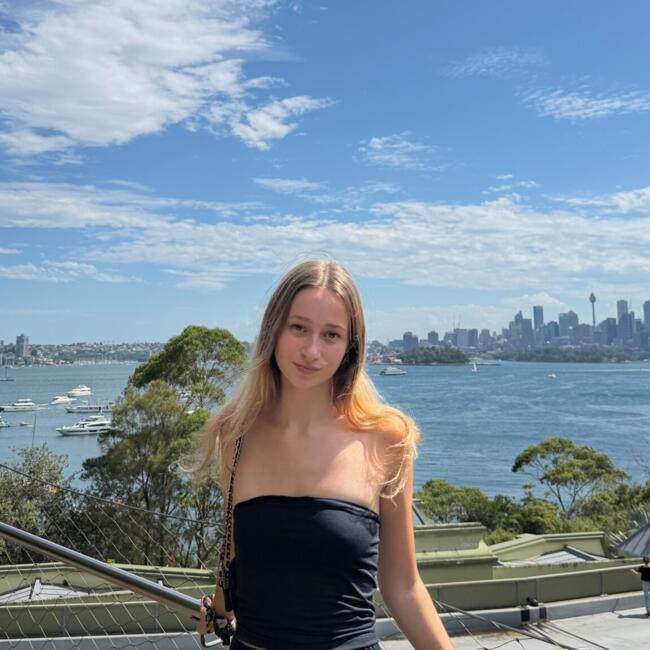 Babysitter in Saint-Briac-sur-Mer: Eva