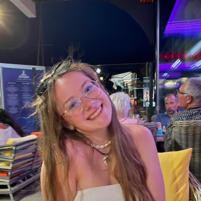 Babysitter in Doornik: Julie