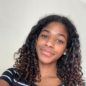 Babysitter em Rio de Mouro: Nicole