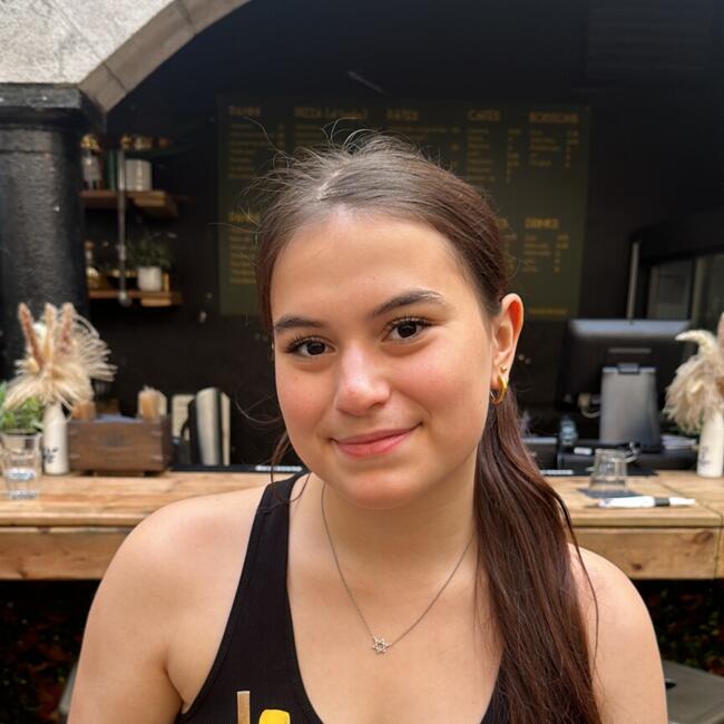 Baby-sitter in Montréal: Chloe