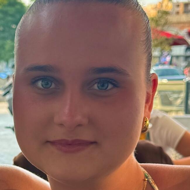 Babysitter in Houplines: Chloé