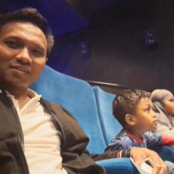 Babysitting job in Bekasi: babysitting job Hendra