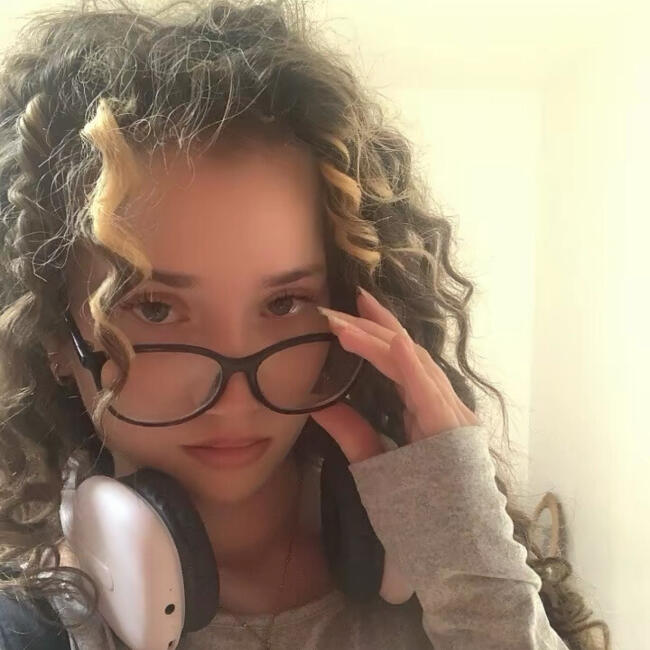 Babysitter in Méry-sur-Oise: Maria