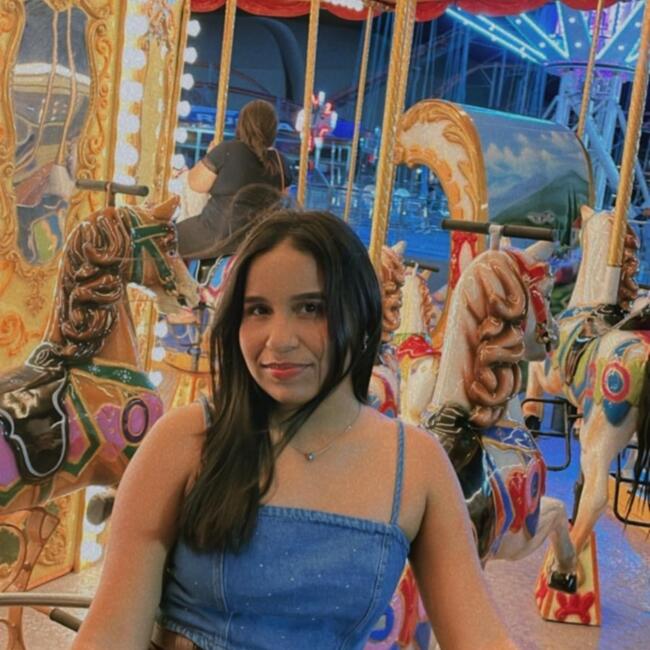 Babysitter in Parnamirim: Emily