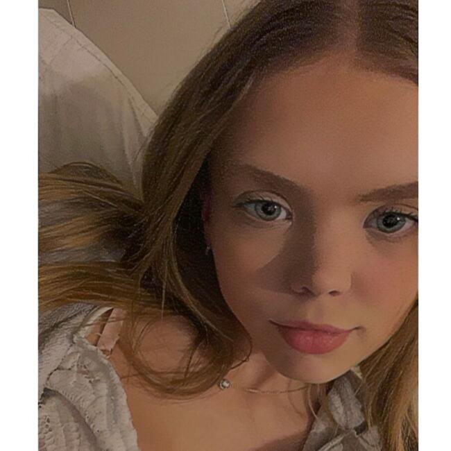 Babysitter in Camberley: Violet