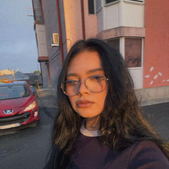 Babysitter in Cologne: Iulia Camelia