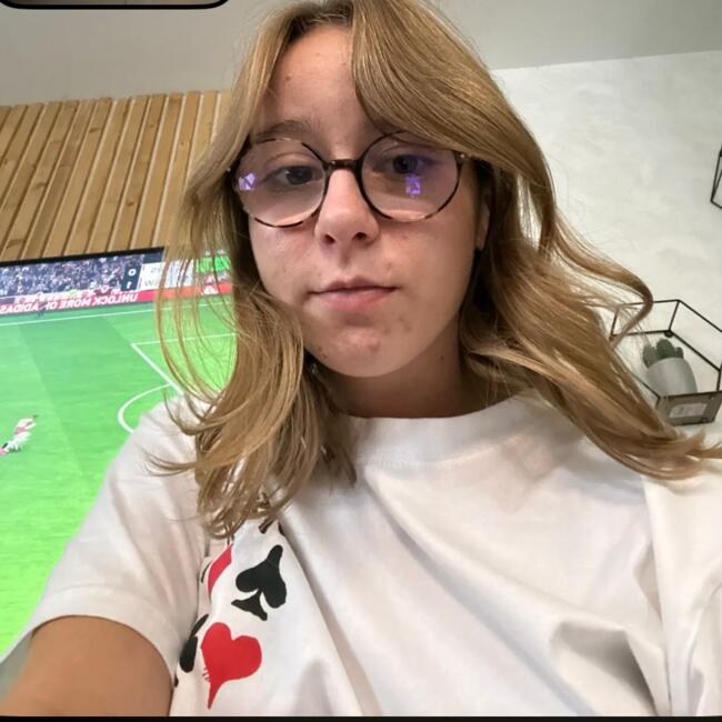 Babysitter in Le Lion-d'Angers: Clara