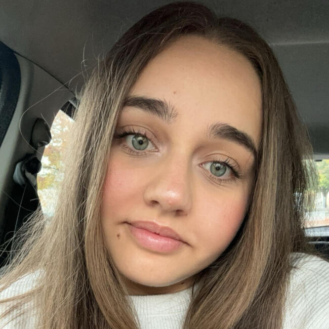 Babysitter in Château-Gontier: Vicky