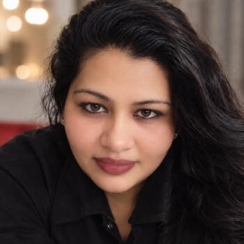 جليسة أطفال في حَوَلِّي: Wiranthika